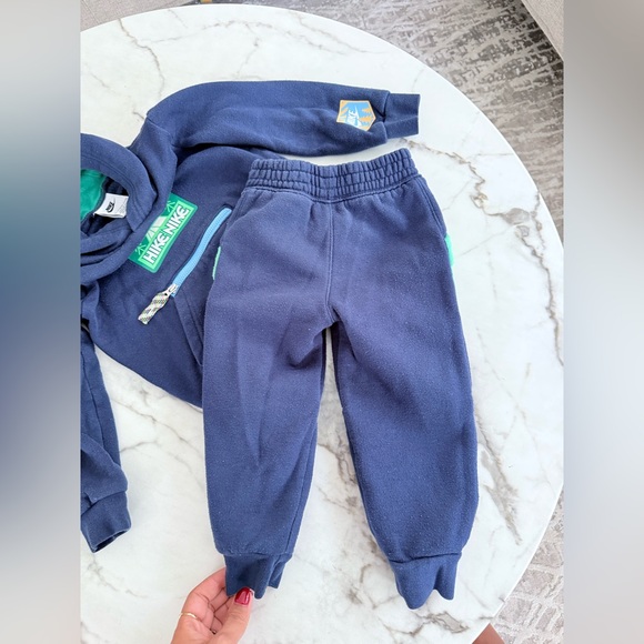 Navy and Green Nike Hoodie and Jogger Set - Picture 8 of 9
